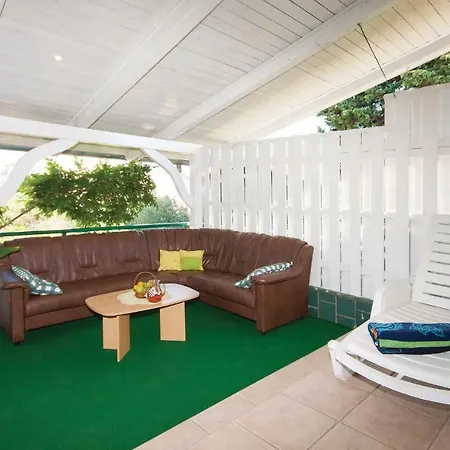 Two-Bedroom Apartment In Pirovac