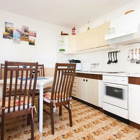Two-Bedroom Apartment In Pirovac Daire