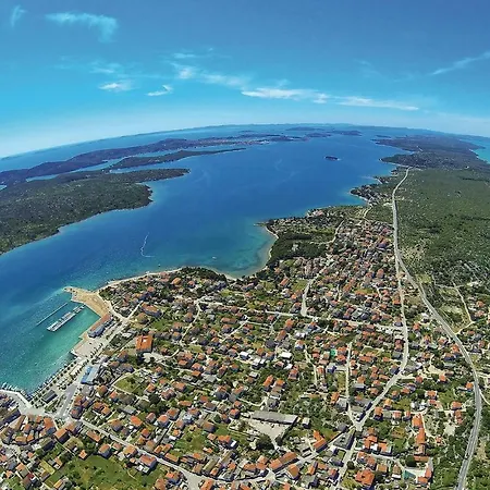Two-Bedroom Apartment In Pirovac *