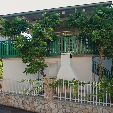 Daire Two-Bedroom Apartment In Pirovac Pirovac