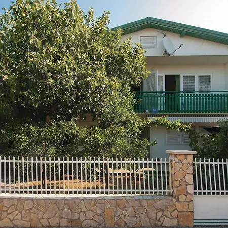 Two-Bedroom Apartment In Pirovac Daire Pirovac